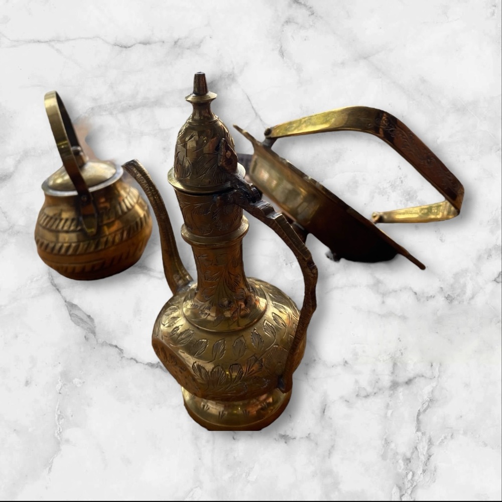 Brass set ! 
Genie 🧞‍♂️ tea pot 
6x5x2.5!
Basket 5x4.5x4
Tea pot  5.5x 5.5x 2.5